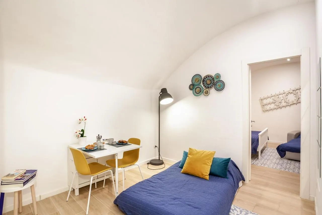 La Casetta Lovely Apartment In Bari Vecchia contacts
